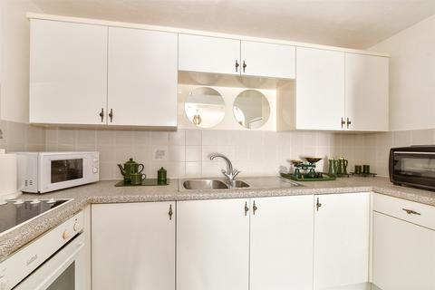 2 bedroom apartment for sale, Bayview Court, Sandown PO36
