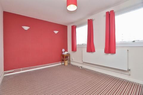 2 bedroom terraced house for sale, Sevenoaks Close, Romford, RM3