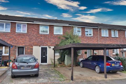 2 bedroom terraced house for sale, Sevenoaks Close, Romford, RM3