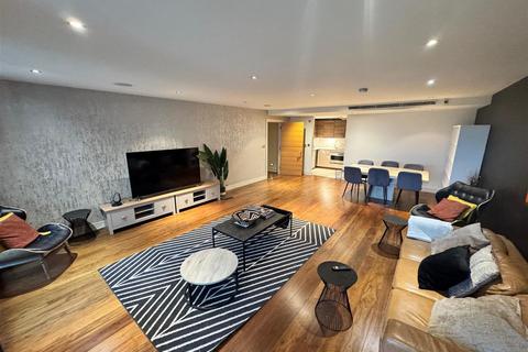 3 bedroom apartment to rent, Lensbury Avenue, London
