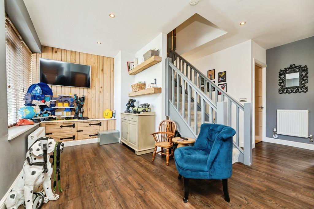 Pbox-living room-333381.jpg