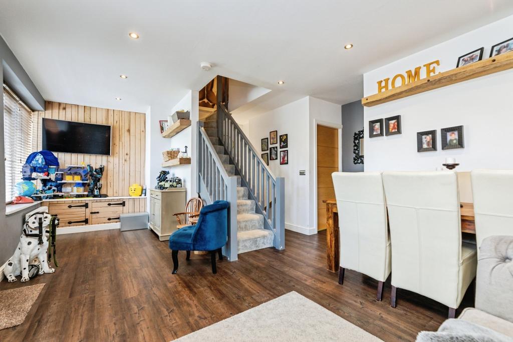 Pbox-living room-333381.jpg