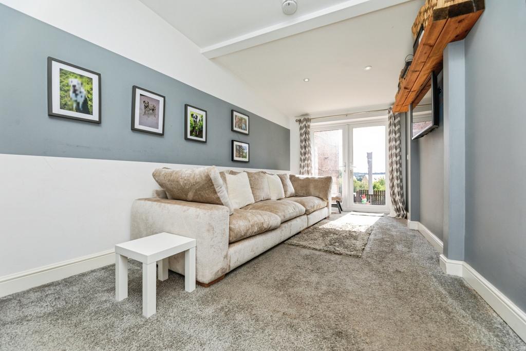Pbox-living room-333381.jpg