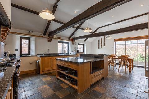 undefined, Chain Free Barn Conversion with Annexe in Hillington