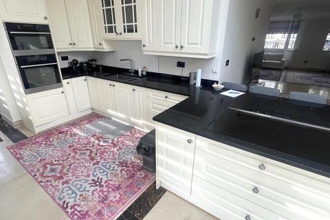 5 bedroom detached house to rent, Croft Close, Mill Hill, NW7