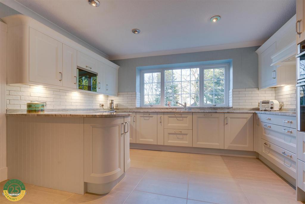 Kitchen 1.jpg