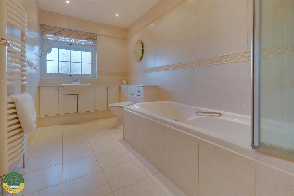 Bathroom 1-1.jpg