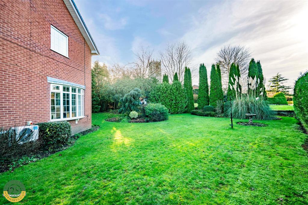 Side Garden 1.jpg
