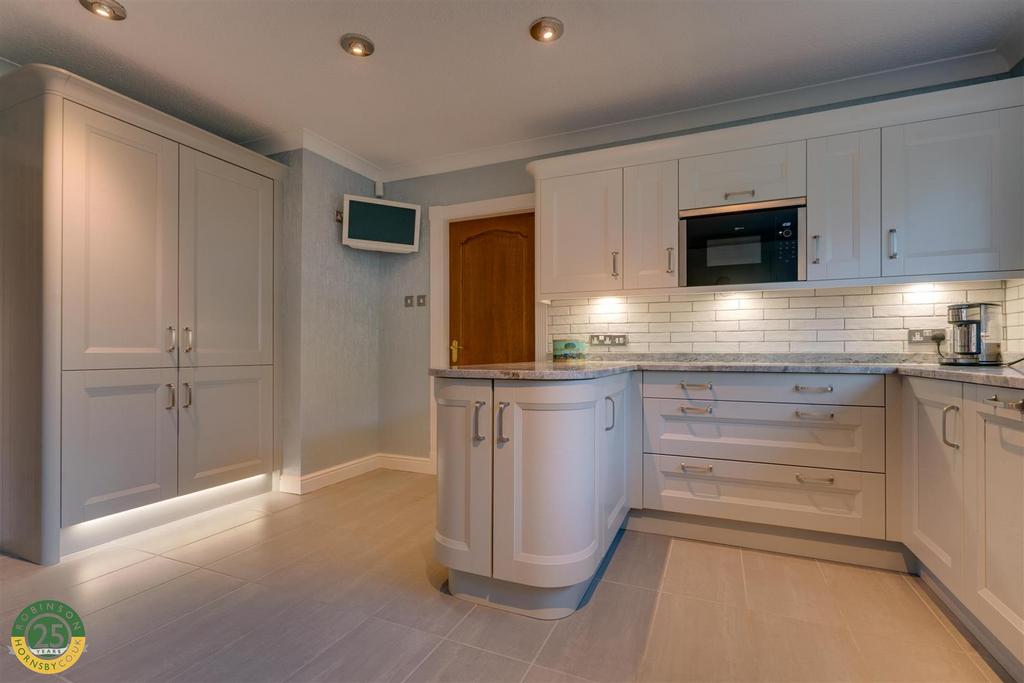 Kitchen  5.jpg
