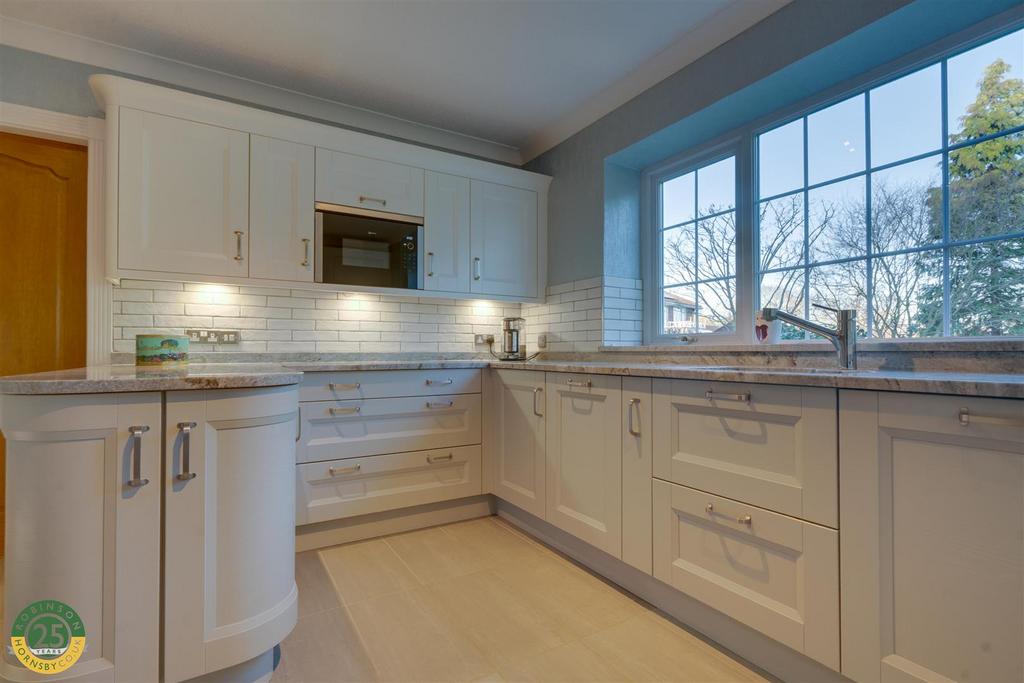 Kitchen  8.jpg