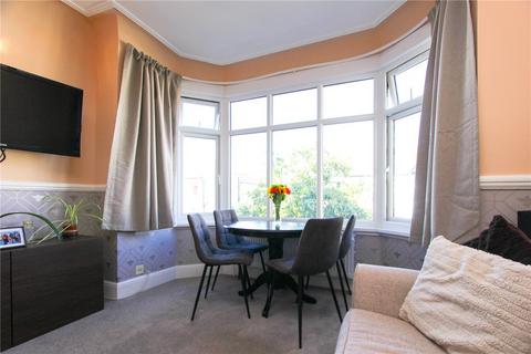 3 bedroom apartment for sale, Lord Roberts Avenue, Leigh-on-Sea, Essex, SS9