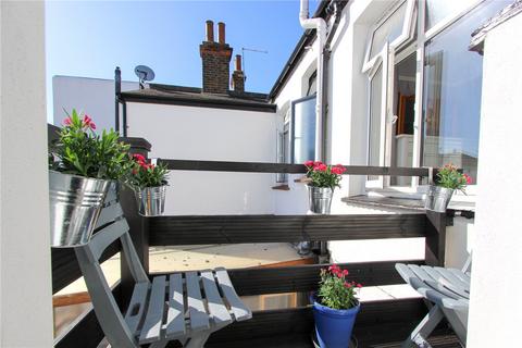 3 bedroom apartment for sale, Lord Roberts Avenue, Leigh-on-Sea, Essex, SS9