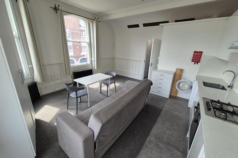 2 bedroom flat to rent, Green Lanes, Haringey, London, N4