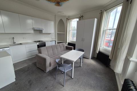 2 bedroom flat to rent, Green Lanes, Haringey, London, N4