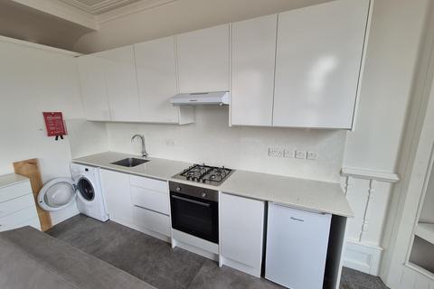 2 bedroom flat to rent, Green Lanes, Haringey, London, N4