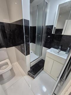 2 bedroom flat to rent, Green Lanes, Haringey, London, N4