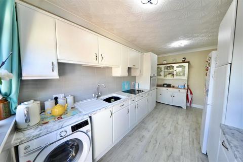3 bedroom semi-detached house for sale, Thorndale, Hull