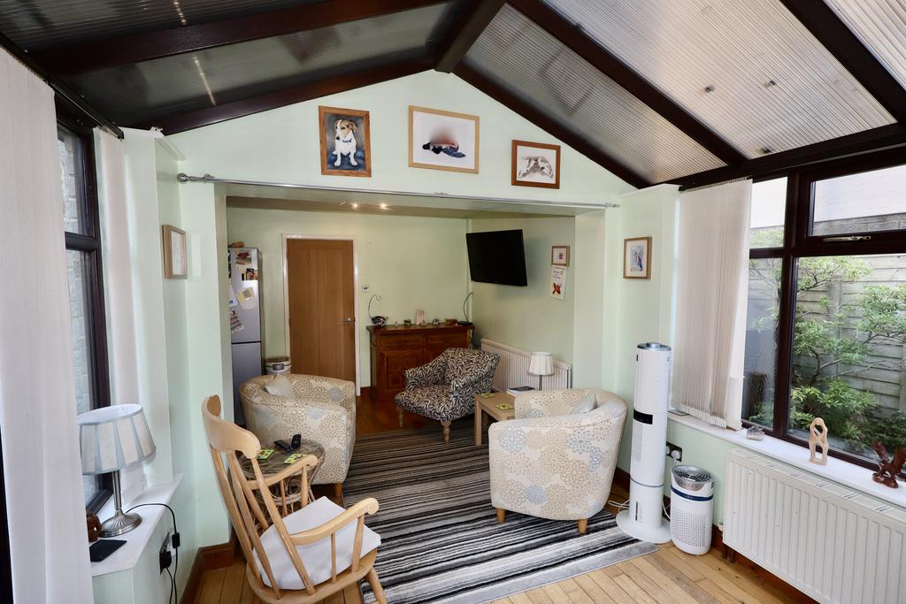 Conservatory to dining area