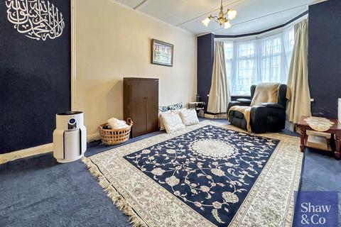 4 bedroom end of terrace house for sale, Sunningdale Avenue, Feltham TW13