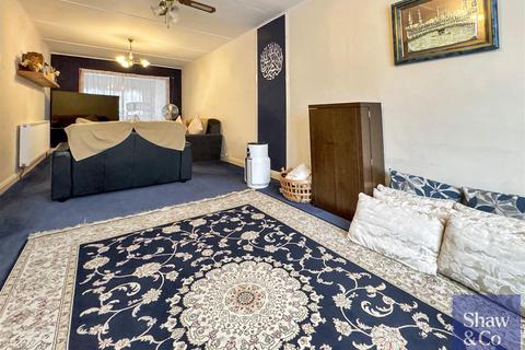 4 bedroom end of terrace house for sale, Sunningdale Avenue, Feltham TW13