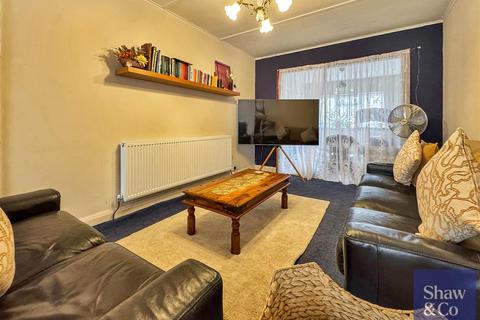 4 bedroom end of terrace house for sale, Sunningdale Avenue, Feltham TW13