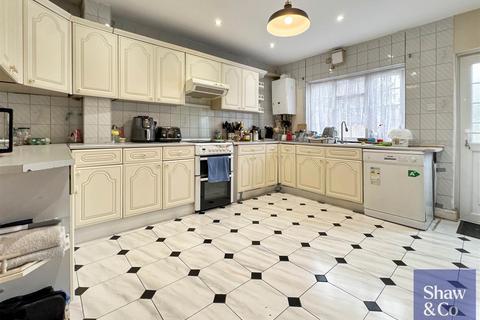 4 bedroom end of terrace house for sale, Sunningdale Avenue, Feltham TW13