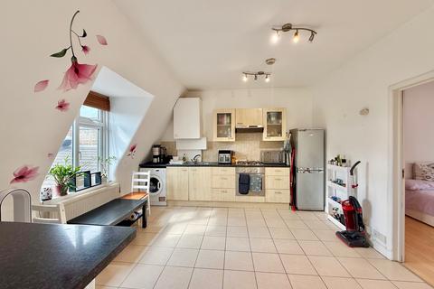 2 bedroom flat to rent, London NW10