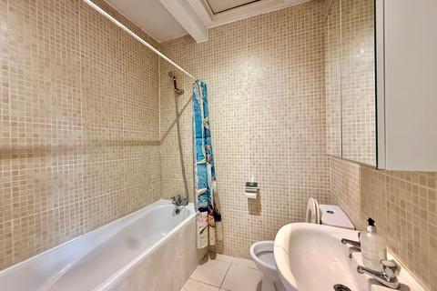 2 bedroom flat to rent, London NW10