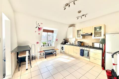 2 bedroom flat to rent, London NW10