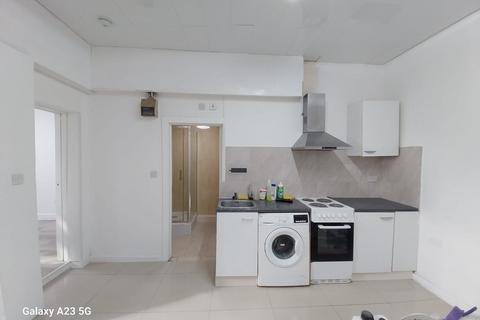 undefined, Allenby Road, Southall, UB1