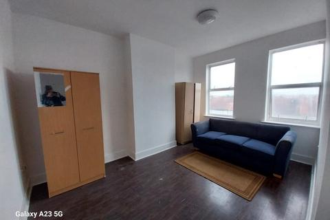 2 bedroom flat to rent, Allenby Road, Southall, UB1