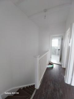 2 bedroom flat to rent, Allenby Road, Southall, UB1