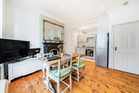 2 bedroom flat to rent, Sandmere Road, London, SW4