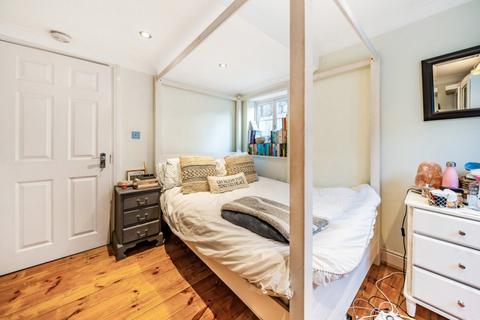 2 bedroom flat to rent, Sandmere Road, London, SW4