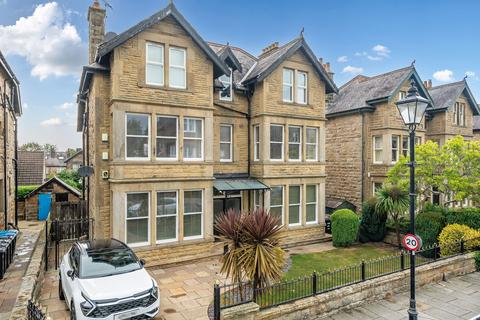 3 bedroom flat for sale, South Drive, Harrogate, HG2
