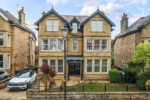 3 bedroom flat for sale, South Drive, Harrogate, HG2