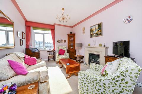 2 bedroom flat for sale, De La Warr Parade, Bexhill-On-Sea