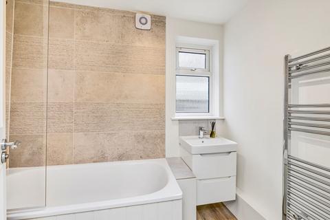 40a Solon Road, London, SW2 5UY