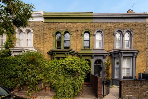 108 Dunlace Road, London, E5 0ND