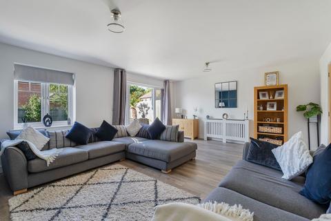 20 River Walk, Fetcham, Leatherhead, KT22 9FF