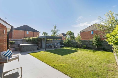 20 River Walk, Fetcham, Leatherhead, KT22 9FF
