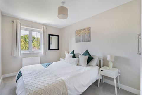 20 River Walk, Fetcham, Leatherhead, KT22 9FF