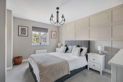 20 River Walk, Fetcham, Leatherhead, KT22 9FF