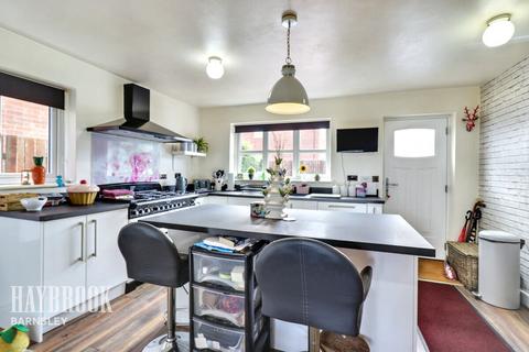4 bedroom detached house for sale, Lynham Avenue, Birdwell