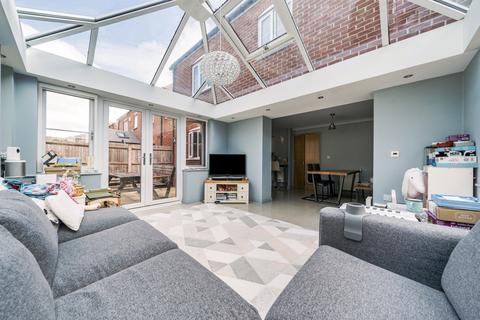 43 Waratah Drive, Chislehurst, BR7 5FP