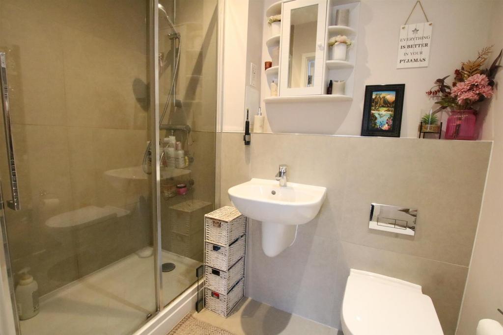 Ensuite shower.JPG