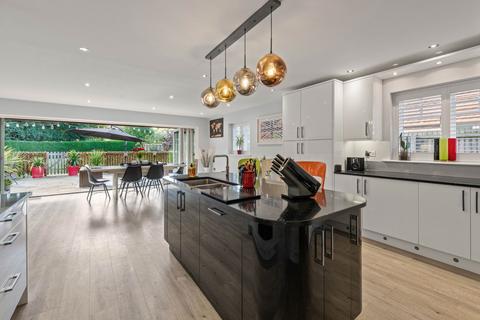 6 bedroom detached house for sale, 20 Manor Drive, Grantham NG32