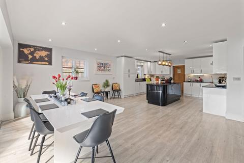6 bedroom detached house for sale, 20 Manor Drive, Grantham NG32