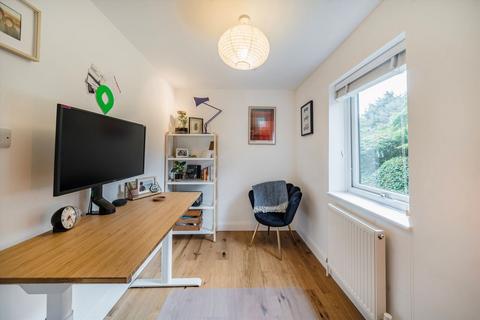 2 bedroom flat for sale, Beardsley Way, London W3