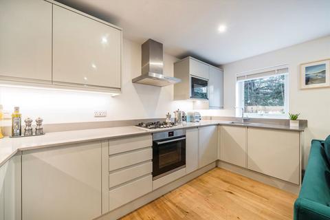2 bedroom flat for sale, Beardsley Way, London W3
